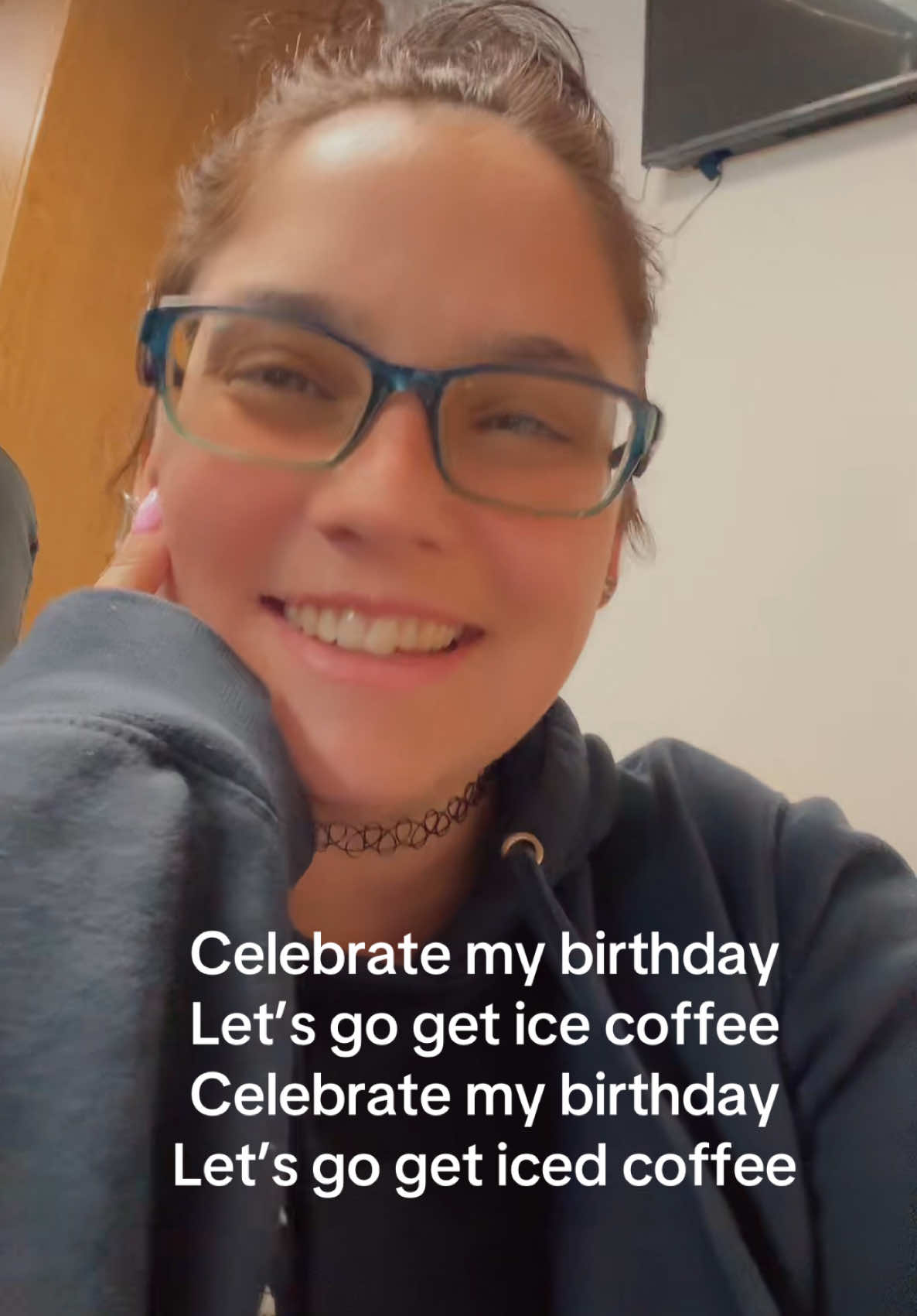 A post by @fatalvixxn on TikTok caption: Just an idea ✨ #mama #maybirthday #celebrate #happy #birthday #gemini #icedcoffee #fyp #trending 