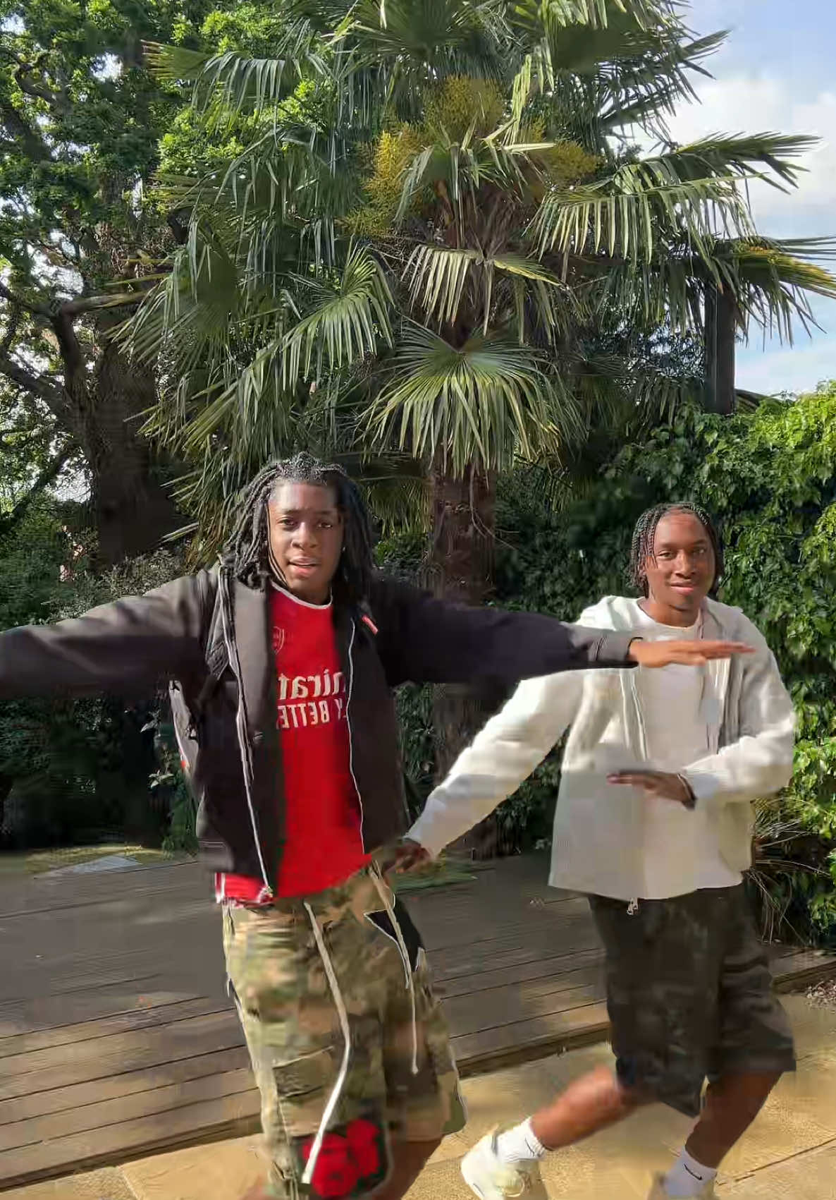 A post by @incogwhydee on TikTok caption: Clock it.🤏🏽 #fyp #whydee @𝐵𝓁𝒶𝒾𝓏𝑒 ✔️ 
