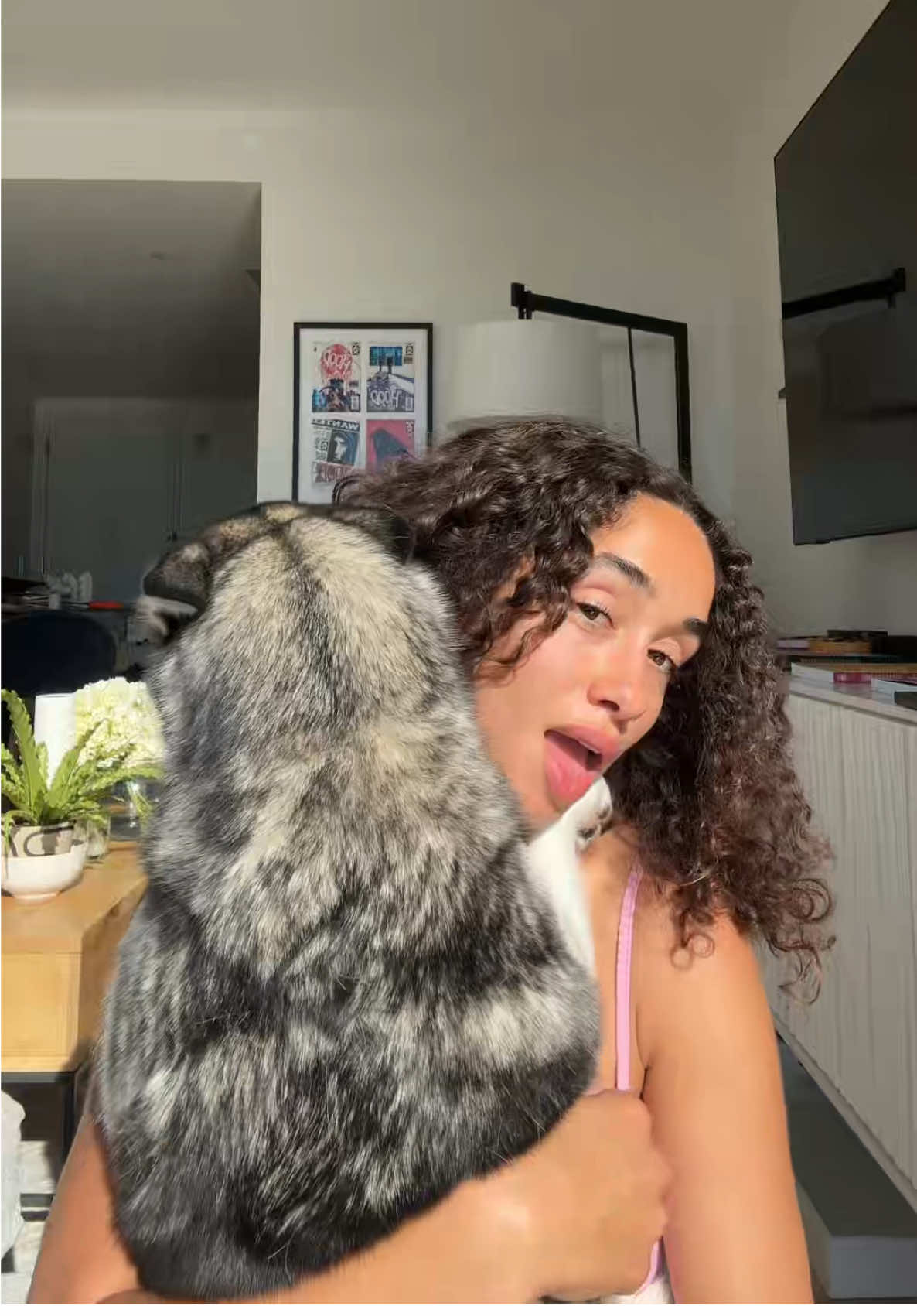 A post by @evaruiz on TikTok caption: 🥹🥹🥹🥹🥹🤍🤍🤍🤍🤍