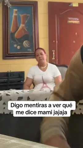 A post by @yomisantos7 on TikTok caption: Jajaja mami no me deja mentir jajaja. #fyp #fypシ #viral 