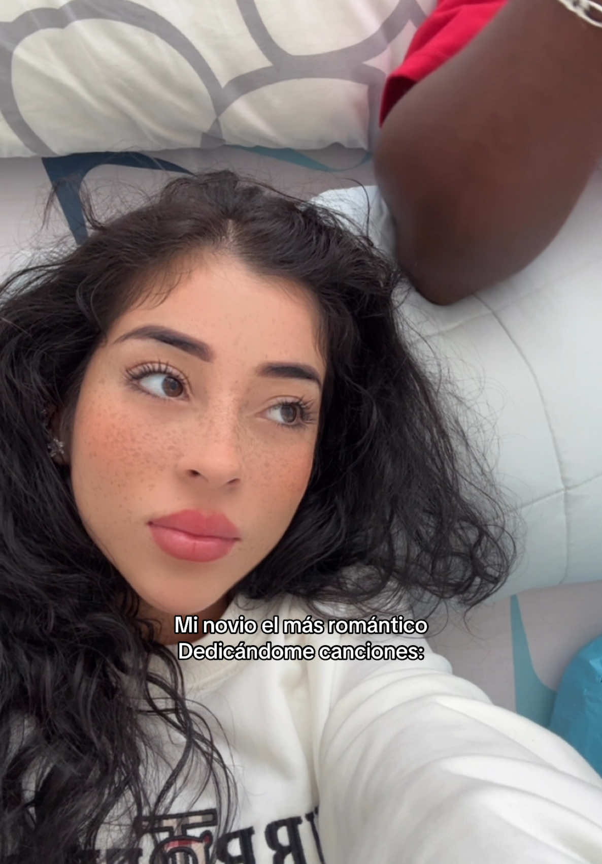 A post by @katy_carrdona on TikTok caption: No perdamos el vicio de ser random 🤣