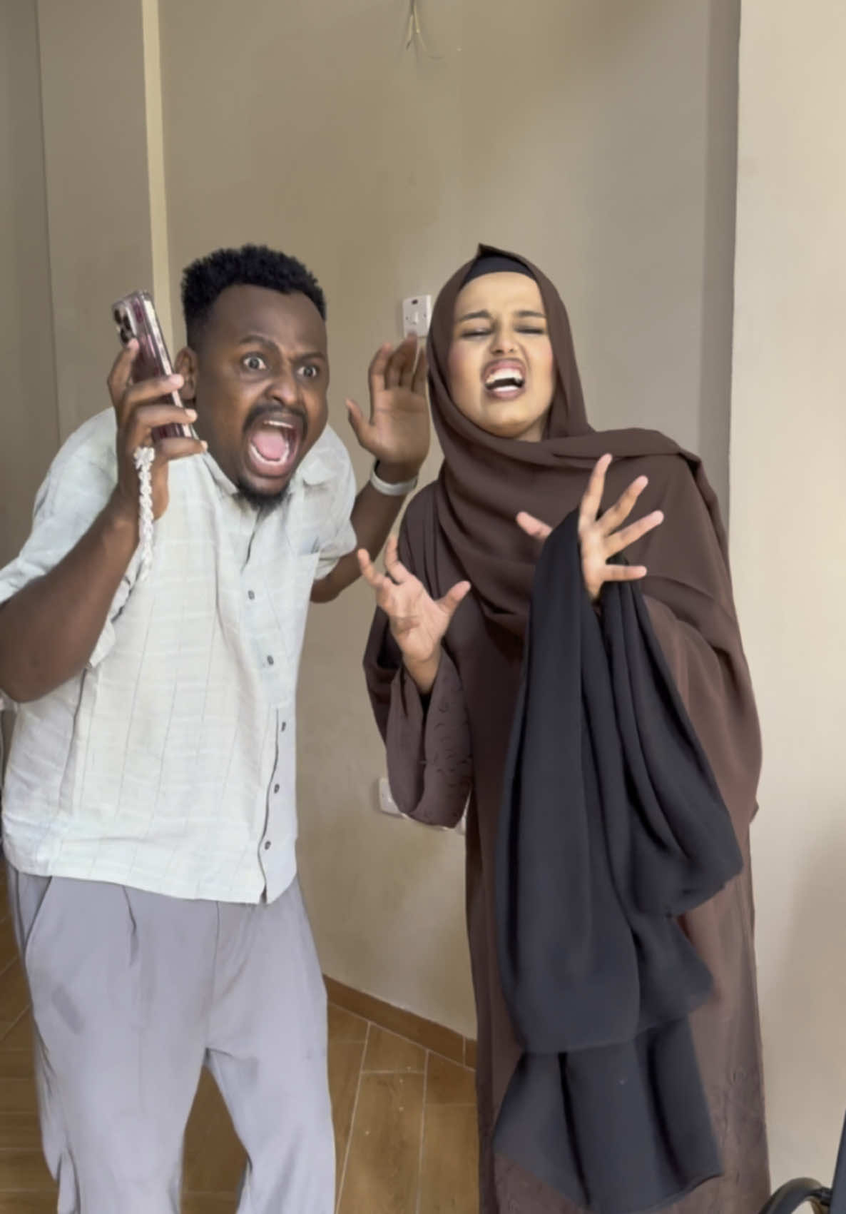 A post by @murzal31 on TikTok caption: Aniga iyo qoftaan yaa qaldan hada ? 🤣🤣🤣#murzal31 @Happyahmedhilwa @Guxaaye @Sumya qurux🥤 
