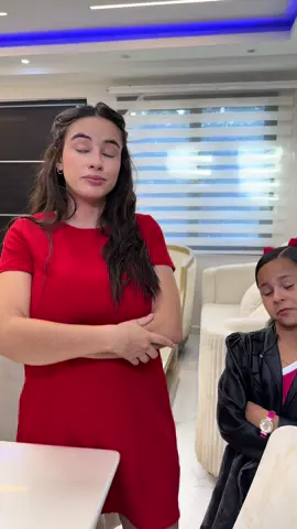 A post by @florezlinis1 on TikTok caption: Le dijo criada y la obligó a lavar platos pero su papá escucho todo parte2 final