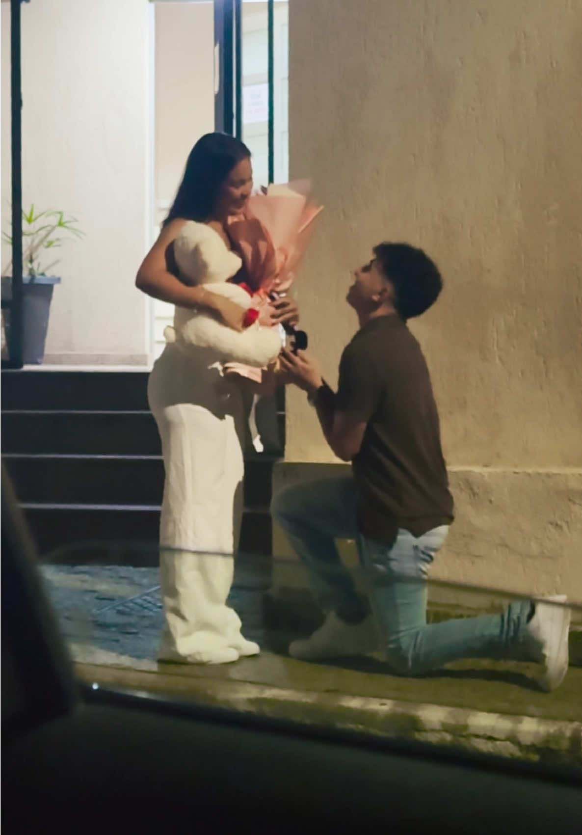 A post by @jaobastos on TikTok caption: Ela disse sim 🥹💍 @Dayane Lyra #namorados #pedidodenamoro  @João Bastos 