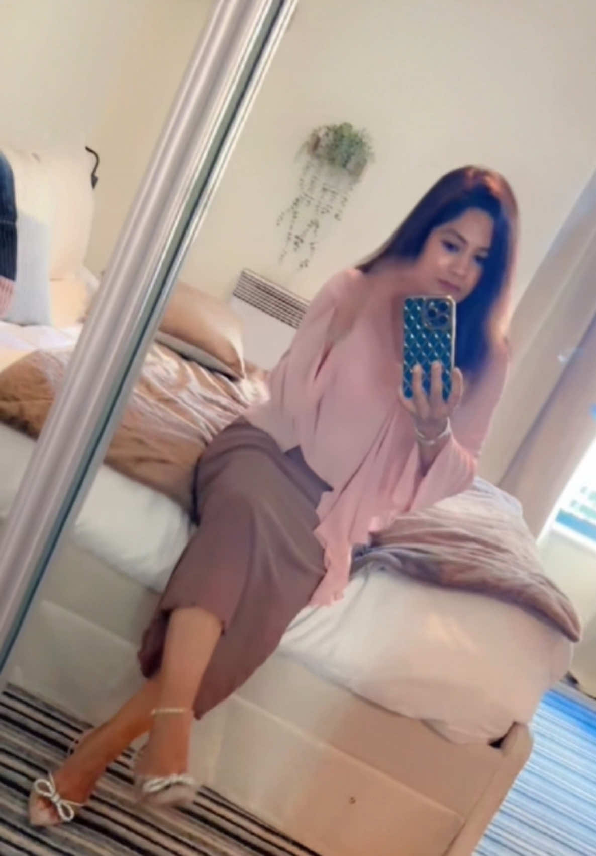 A post by @renaahmed_29 on TikTok caption: 😍😍#renaahmad #foryou #foryoupage #viralvideo #followme #unfreezemyacount #london🇬🇧 #bdtiktokofficial🇧🇩 