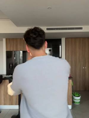 A post by @nilocreyes on TikTok caption: Gira como trompo 