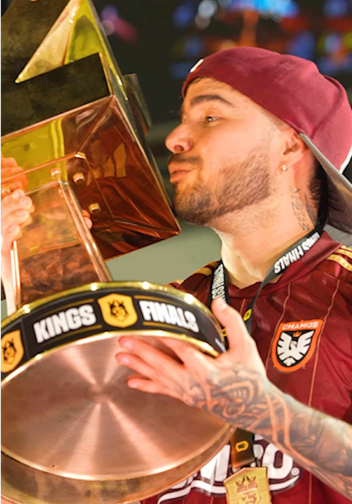 A post by @capitanyolotroll on TikTok caption: Somos CAMPEONES!! @Los Chamos FC 🐦‍🔥❤️ #parati #yolo #kingsleague 