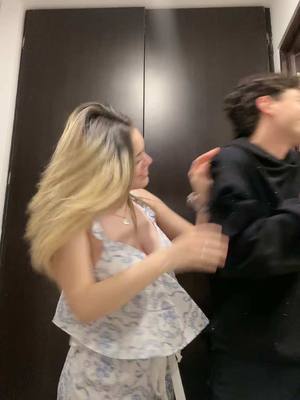 A post by @camilasanchhezoficial on TikTok caption: la mejor pareja del mundo y la única real 🤣 errores técnicos 