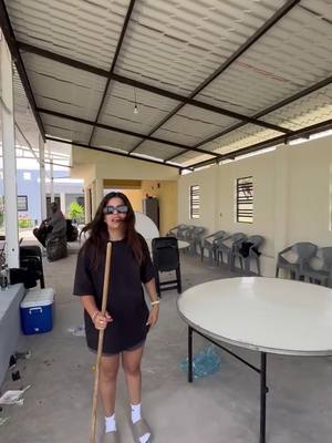 A post by @karleshion41 on TikTok caption: Fuimos a limpiar el Rancho de mi compadre y mi mamá no aguantó de lo sucio que quedó 😅 #RanchoLife #Familia #AventurasRurales