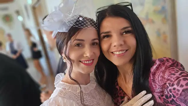 A post by @ioanamiricel on TikTok caption: #foryou @Alina Ferenczi 😂