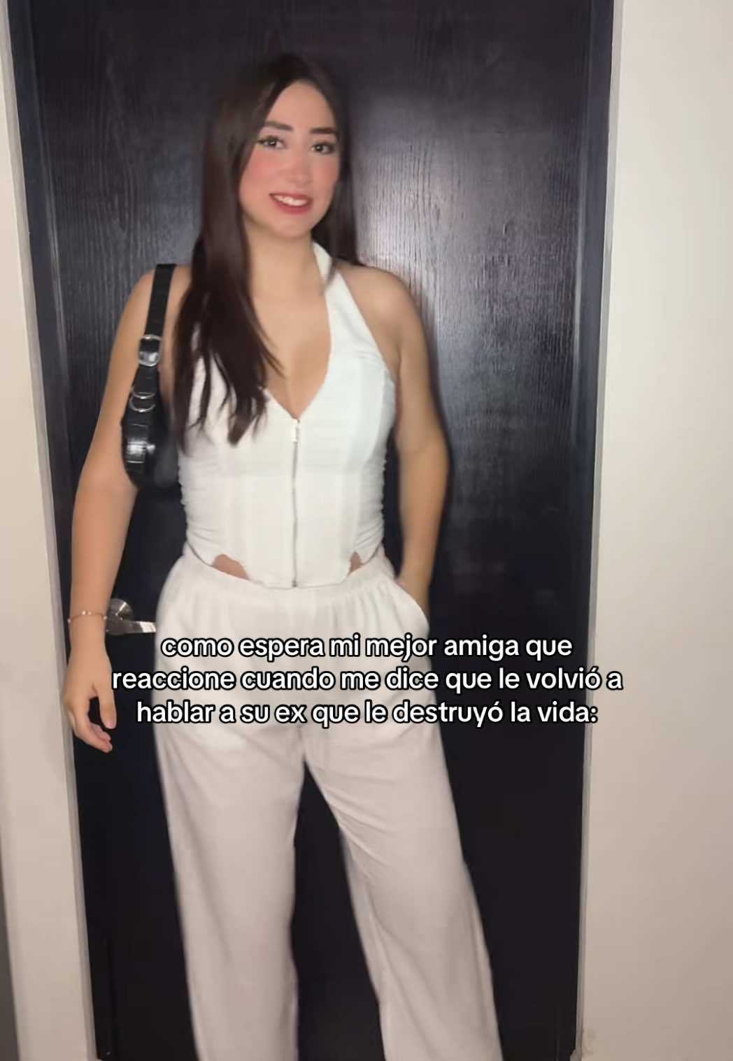 A post by @fervegs on TikTok caption: Etiqueta a esa amiga 😂 JAJAJA   mi outfit es de @BERSHKA #bershkastyle 🫶🏻