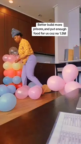 A post by @cloeihurts2 on TikTok caption: mafi fulusi#cloeihurts2🇺🇬🇦🇪🇰🇷 #kampala_uganda🇺🇬🇺🇬🤝 #fypシ゚ 