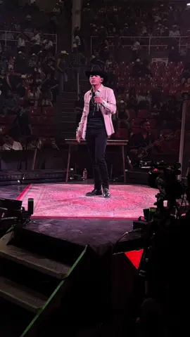 A post by @uriel_vrr on TikTok caption: 3/3 esta fue la tercera y última noche la verdad que chulada toda la gente bonita que cantó y gritó mil gracias de todo corazón HERMOSILLO 🫂❤️🔥 #paratiiiiiiiiiiiiiiiiiiiiiiiiiiiiiii #foryoupage #fyp #fyppppppppppppppppppppppp #viralvideos #fypppppppppppppp 