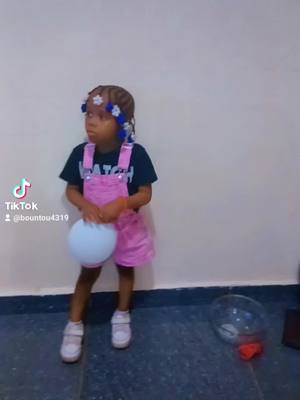 A post by @bountou4319 on TikTok caption: point faible de maman