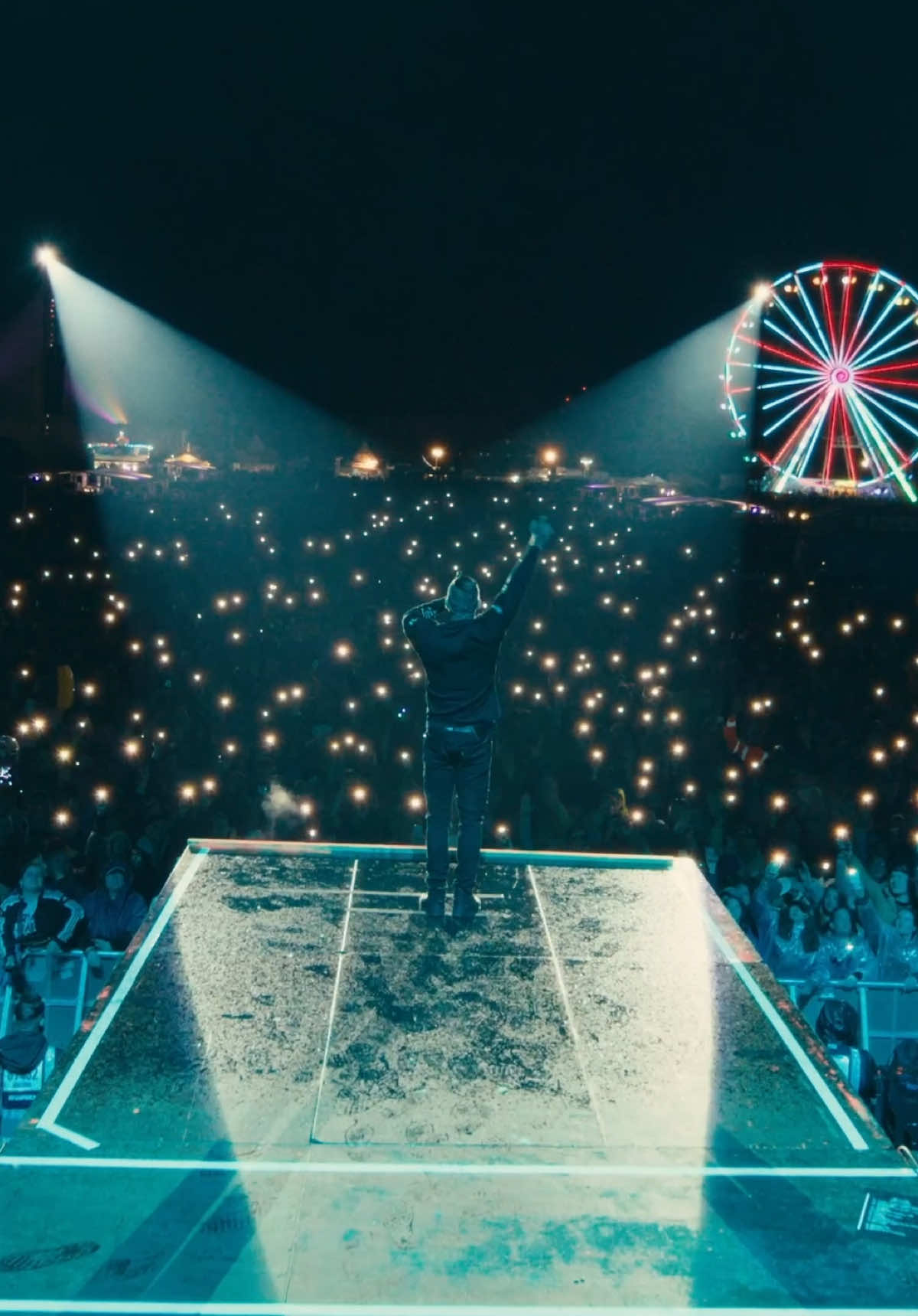 A post by @kontrak on TikTok caption: Und in zwei Wochen sehen wir uns endlich wieder 💯 Rock am Ring ‼️ #NewMusic #geborenumzuleben #kontrak #augenträumenherzensehen 