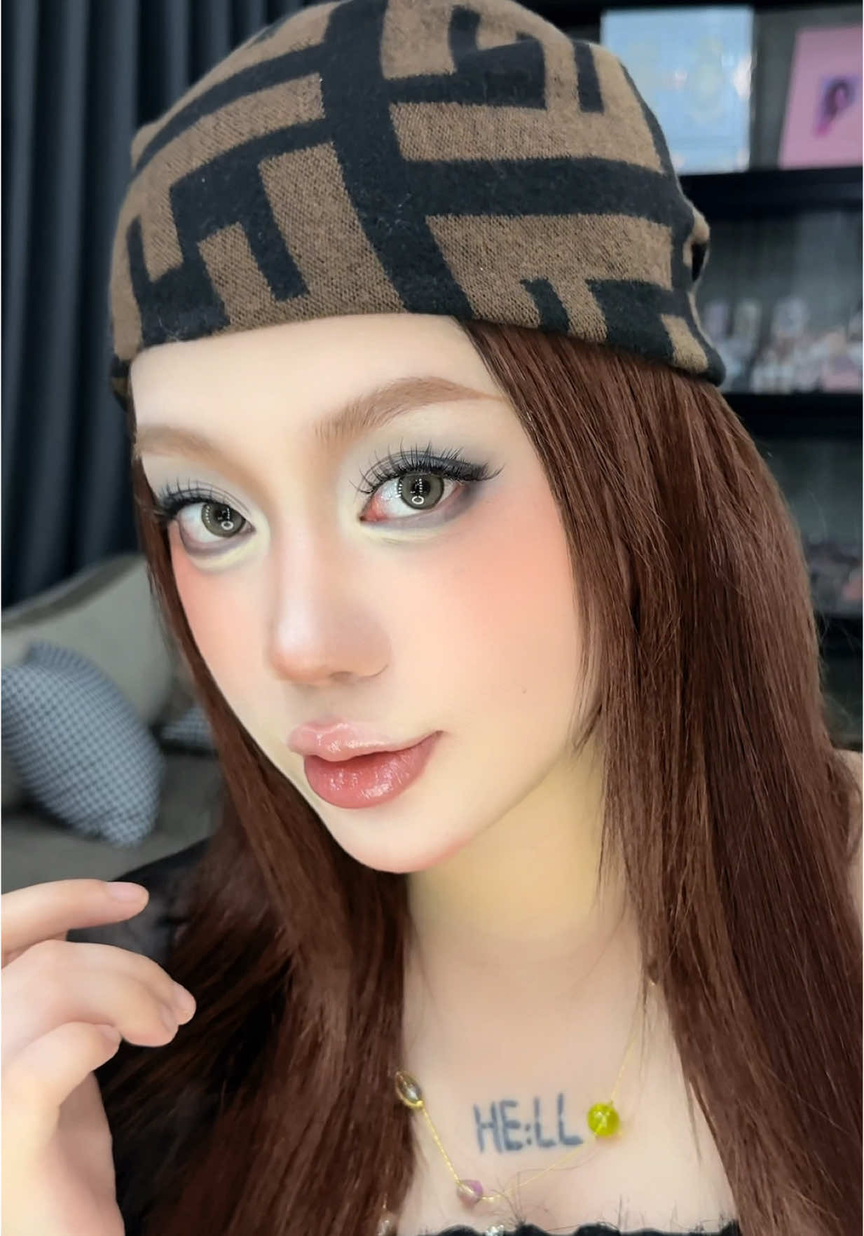 A post by @_inlil on TikTok caption: Trả lời @NT Hanh💄 làm tut liền cho nóng chứ lị #Inlil #fyp #tutorial #makeup #laka 