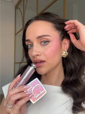 A post by @aliciarev on TikTok caption: realmente obsessed con las novedades de @Diorbeauty 💖 #makeup #diormakeup #diorbackstage *pubIi