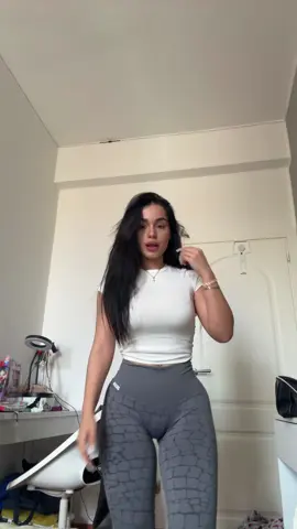 A post by @giadapasquii on TikTok caption: era entrata mia mamma 