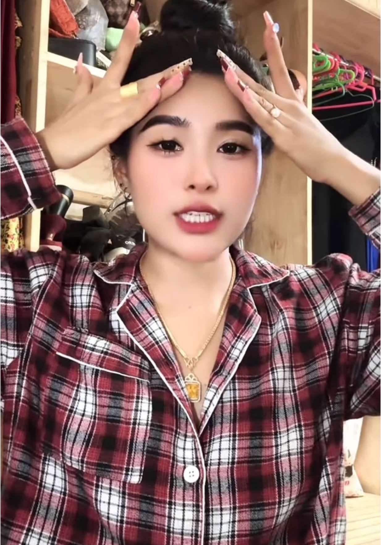 A post by @cherry2cherry on TikTok caption: မချယ်ရဲ့ ခံန္ဓာကိုယ်ဘယ်လိုဂရုစိုက်ဖြစ်လဲကြည့်🫣@MochiLay Ready Made Halal food #tiktok #tiktokmyanmar🇲🇲 #ဘဝကိုအရှုံးမပေးကြသူးများ💪 