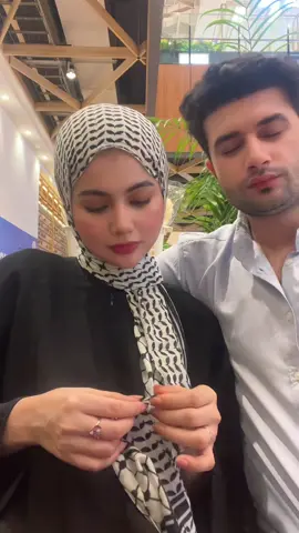A post by @akashellahi on TikTok caption: Mashallah🥰#akashellahi #elvyaabdullah 