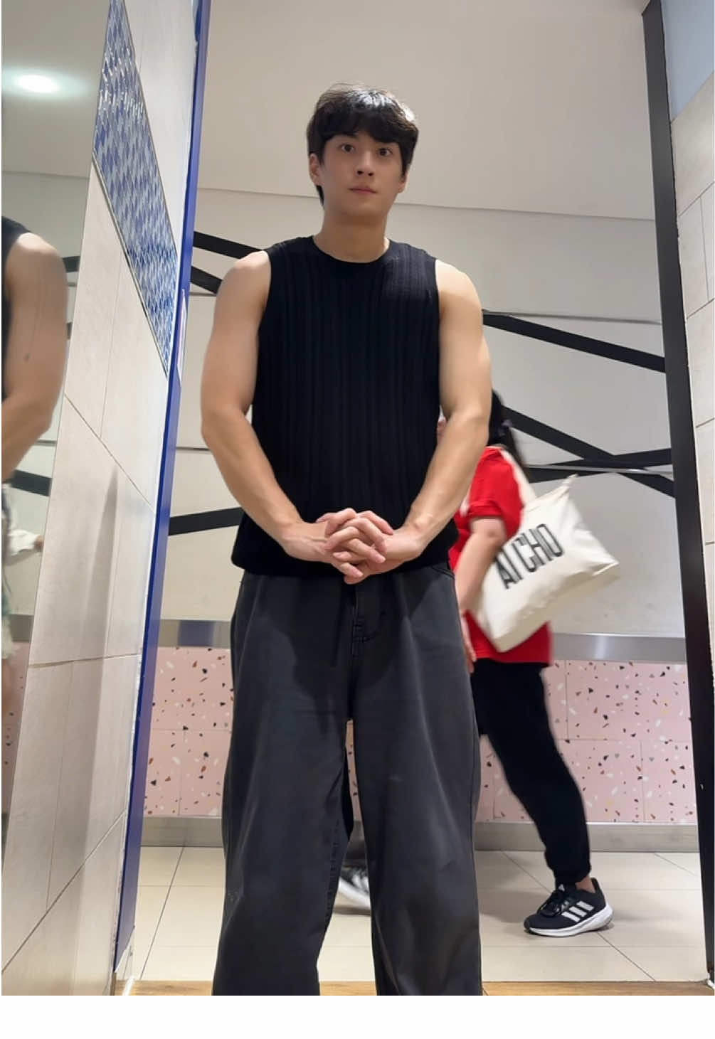 A post by @egukin0 on TikTok caption: Draft#Faminz #live 