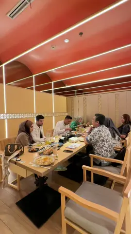 A post by @akashellahi on TikTok caption: Selalu bersama in every situation #akashellahi #elvyaabdullah 