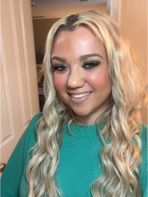 A post by @blondeandabaddie on TikTok caption: GRWME lashes w me!
