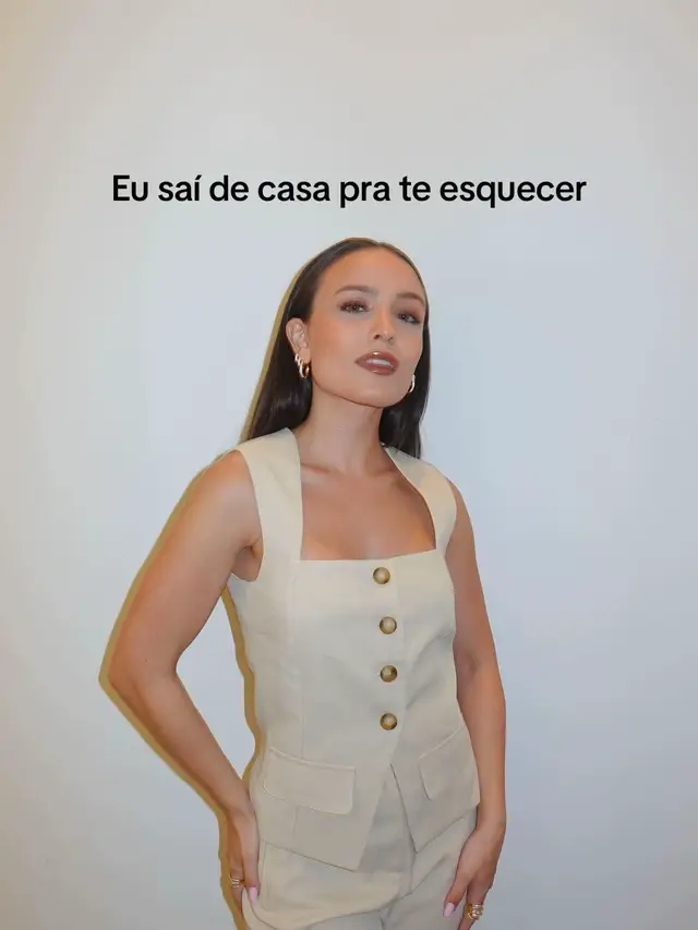 A post by @larissamanoela on TikTok caption: E aí como vcs costumam lembrar de mim? 🥰