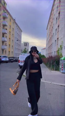 A post by @elenutza95 on TikTok caption: 🤍🐣🙏#panalacapat 🤍#impreuna 🤍🙏#viena ♥️