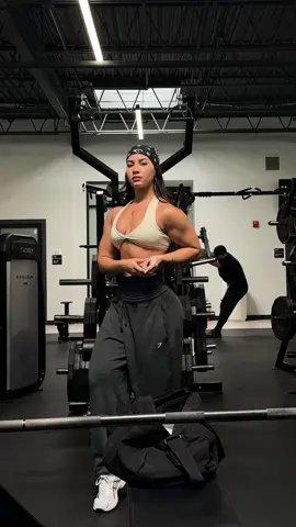 A post by @analiscruzx on TikTok caption: Domi + rican power💪
