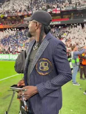 A post by @e_adebayor on TikTok caption: Spain im here #SEA #spain🇪🇸 #tottenhamhotspur #manchesterunited 