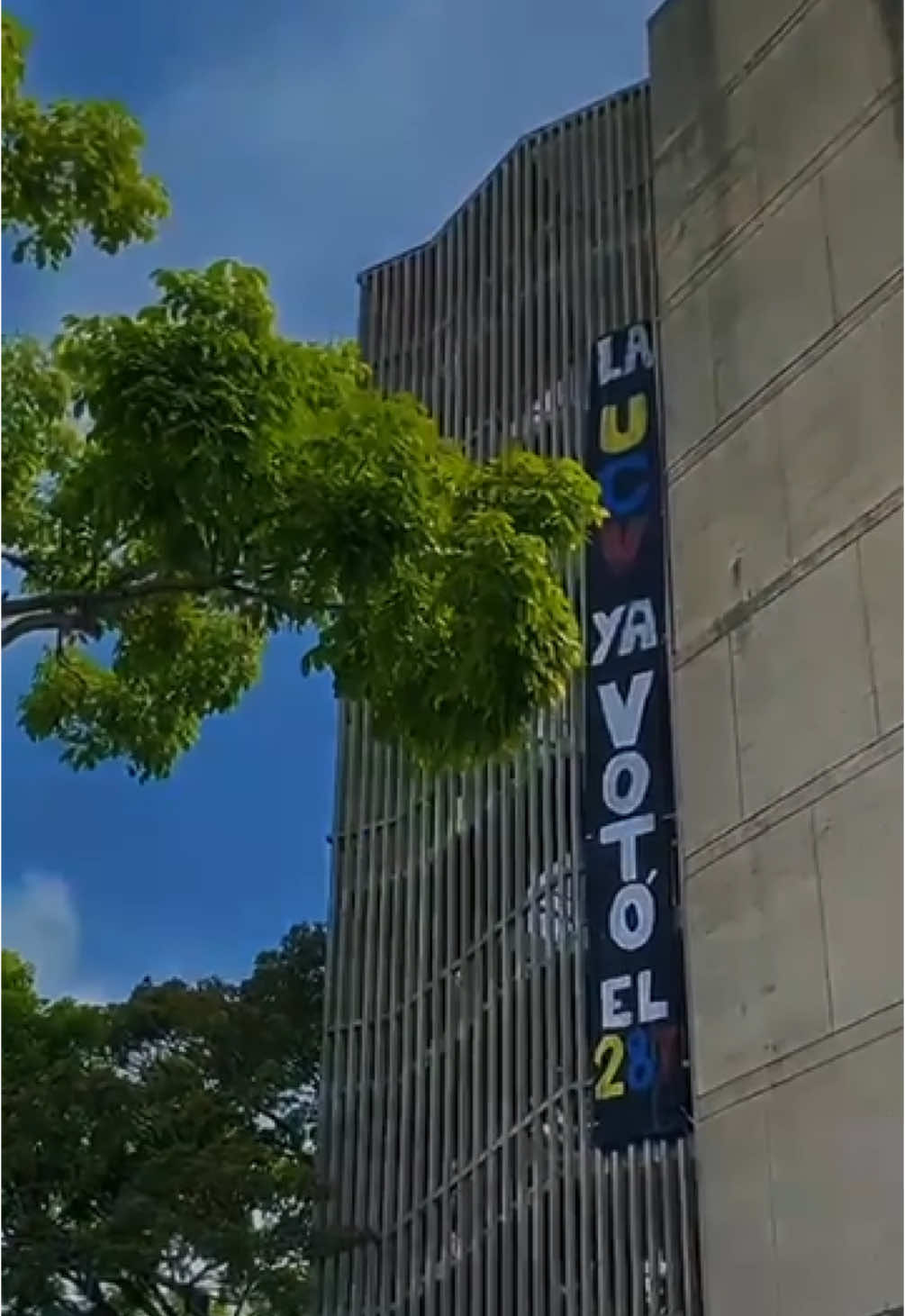 A post by @mariacorinaya_ on TikTok caption: ¡También nuestros chamos en DESOBEDIENCIA!  Desde la #UCV se envía un mensaje claro: El poder es nuestro y ya votamos el 28 de julio.  Este 25 de mayo: NO a la farsa.  #YoNoObedezco