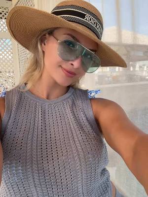 A post by @dorinicii on TikTok caption: Me + Summer = 🫂