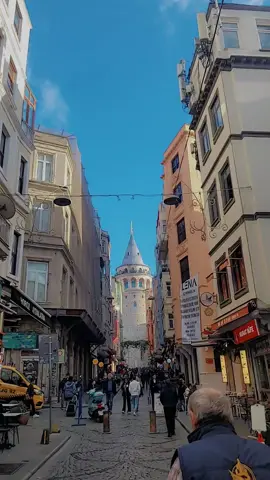 A post by @elissaparisparis on TikTok