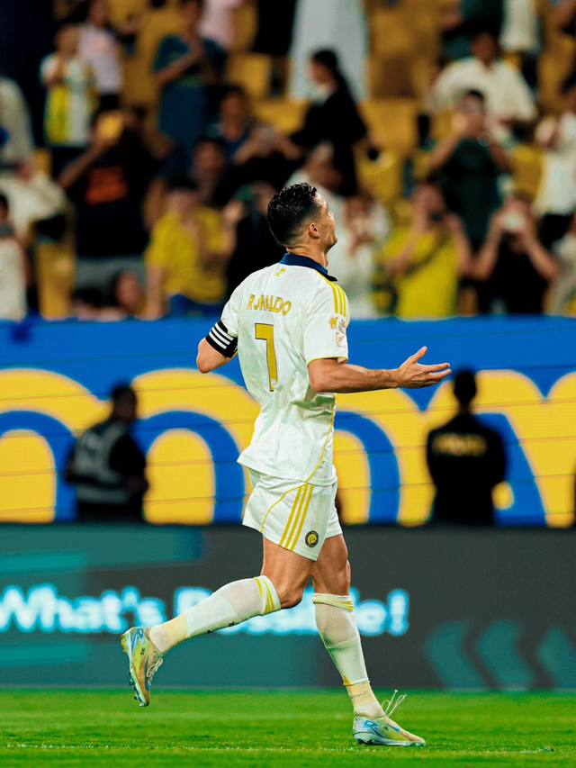 A post by @alnassr on TikTok caption: #AlNassr #النصر #Sportsontiktok #fyp #رونالدو #ronaldo 