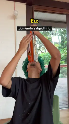 A post by @jooj on TikTok caption: qual você faz mais? 😂