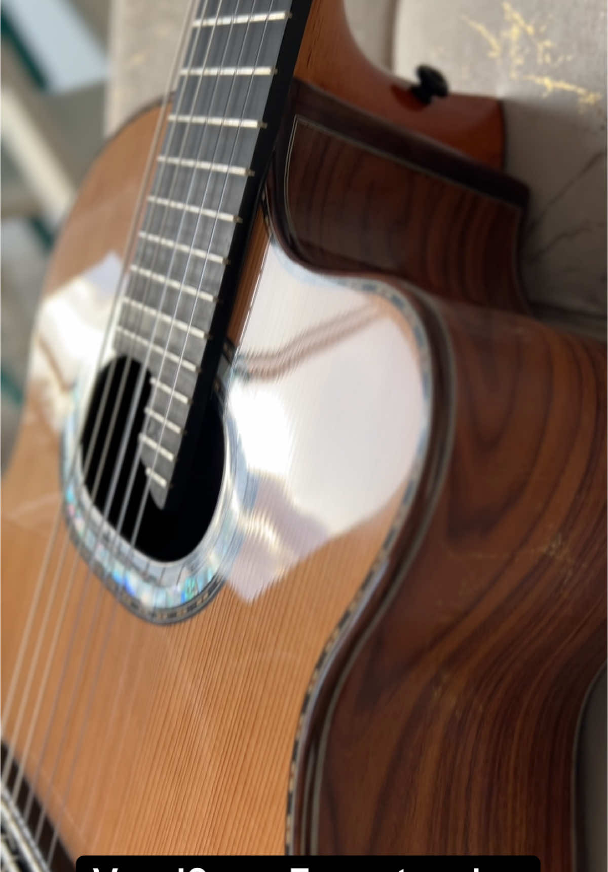 A post by @pablopazrequintista on TikTok caption: Si te estás interesado en adquirir Requinto tengo esta belleza 🎸en V3nta. Me dejas msjs al interno 