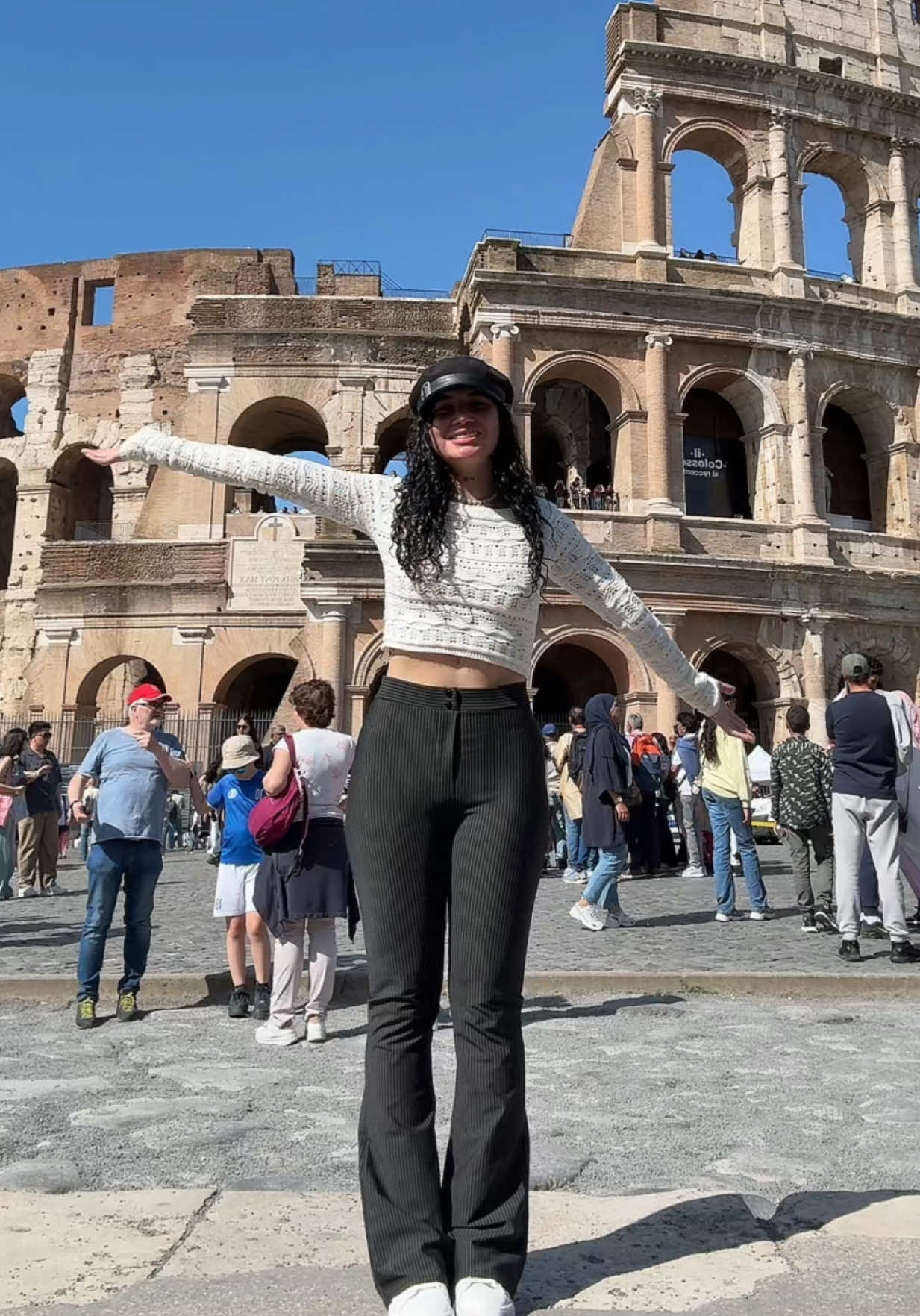 A post by @byniart on TikTok caption: Hola Roma! 😍🇮🇹 