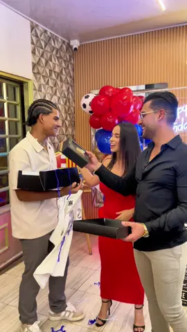 A post by @florezlinis1 on TikTok caption: Vlogs del Cumpleaños de mi hijo Jhon🥳