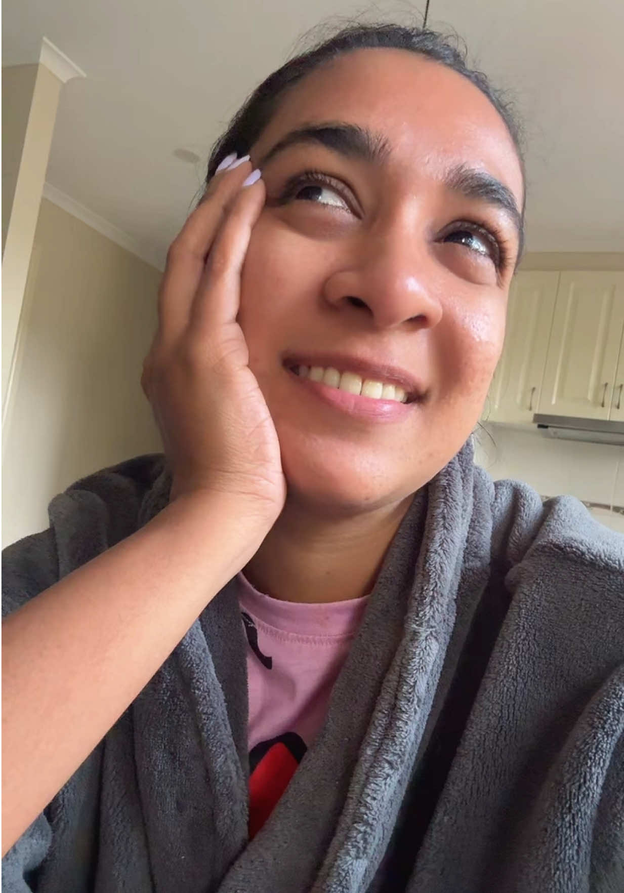 A post by @sachini1107 on TikTok caption: නැගිට්ට ගමන් tiktok කරන නංගිලාව tag කරන් යන්න 😅👇🏻 . #fyp #sachininipunsala 