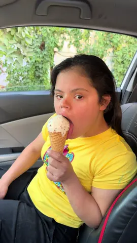 A post by @elhueleperron_ on TikTok caption: Lupe siempre se sale con la suya 😭 @La Buen Lupe #parati #viral #risa #fyp #foryou 