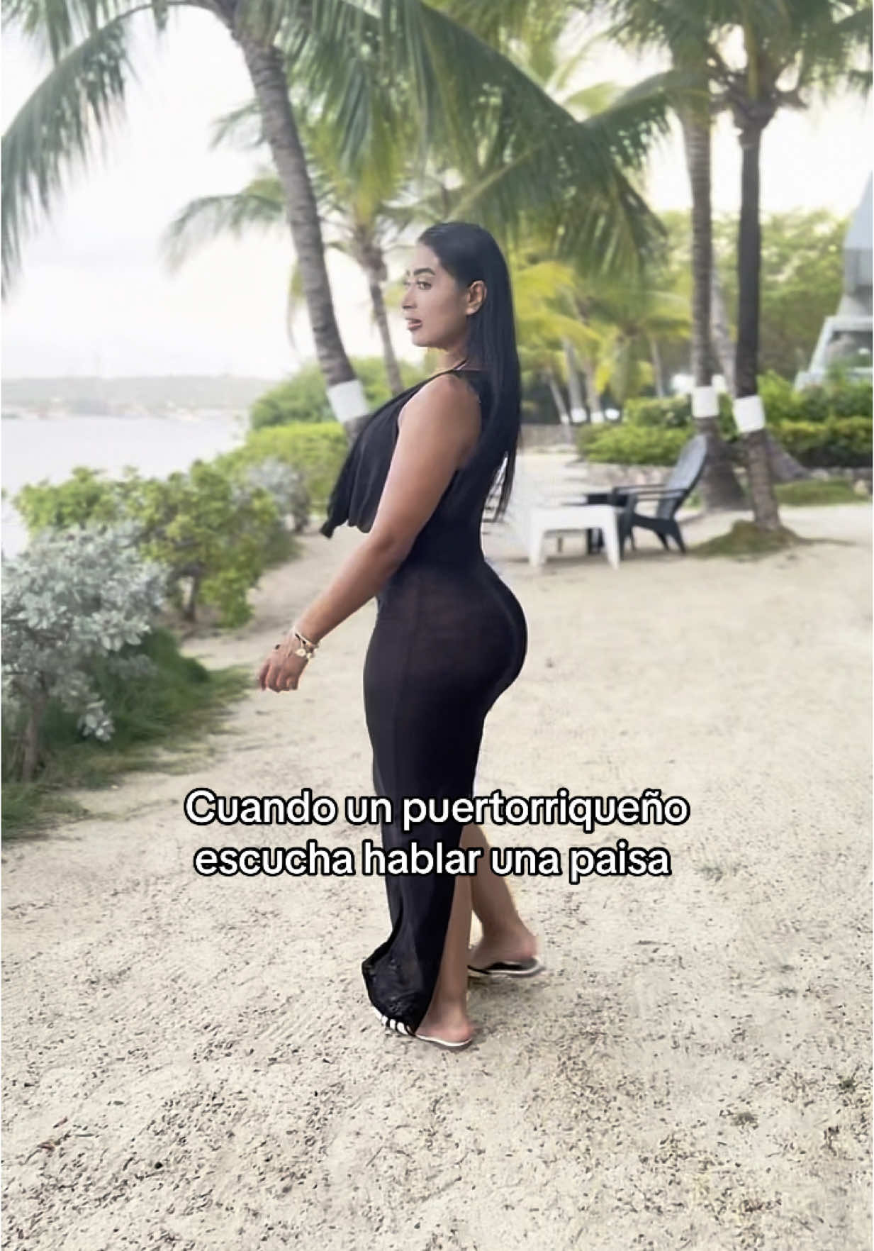 A post by @monicavallejooficiall on TikTok caption: Cuando un puertorriqueño escucha hablar una paisa 🤭