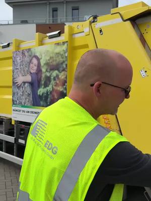 A post by @chico_lottomillionaer on TikTok caption: Riesen Respekt an die @edgfamilie - das ist ehrliche Arbeit! - Cöpcüler Krali Chico 😀 #dortmund #chicolottomililonär #kürsatyildirim 