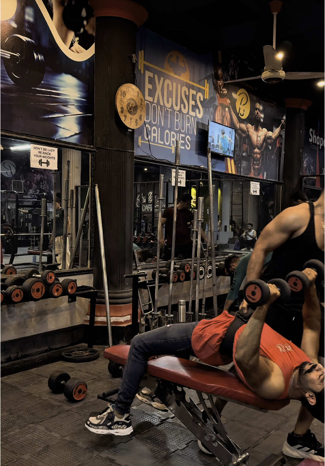 A post by @sharjeel_awish01 on TikTok caption: 🤦🏽‍♂️ #gym #gymtok 