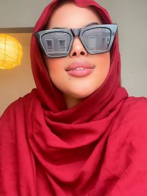 A post by @inaislaan on TikTok caption: Waligey hee #habarmudug👸🥀💪 #puntlander🇸🇱💙 #cumarmaxamuud 