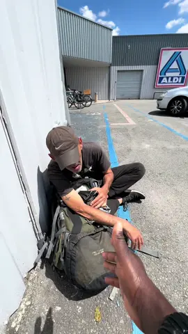 A post by @c_zasta on TikTok caption: Tu vois dans quel pays 😭😭#humain #foryou 