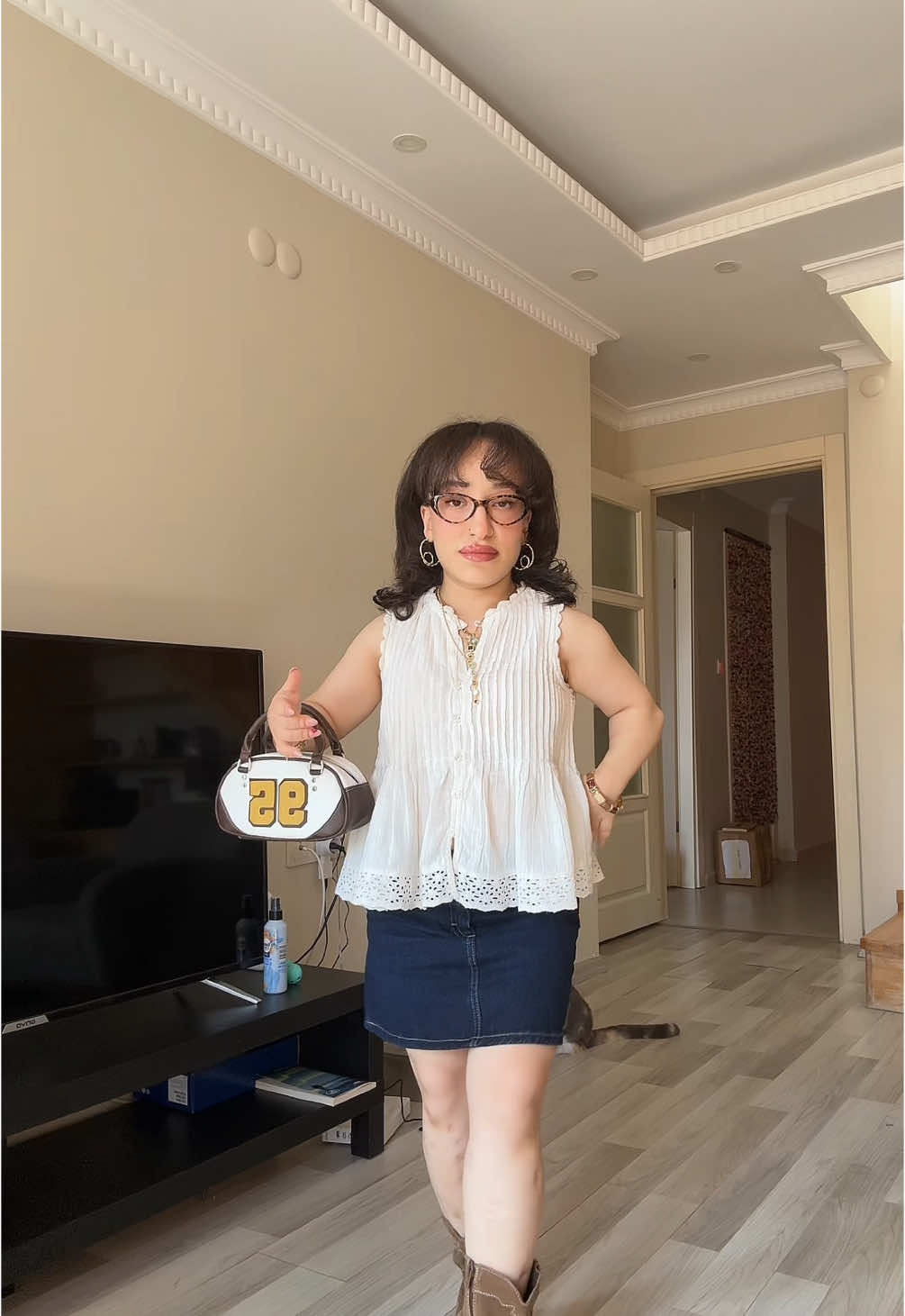 A post by @zehrainsallah on TikTok caption: bi de diyorlar ki bi şeyler bi şeyler öslslslsllslslsls fitchek ama