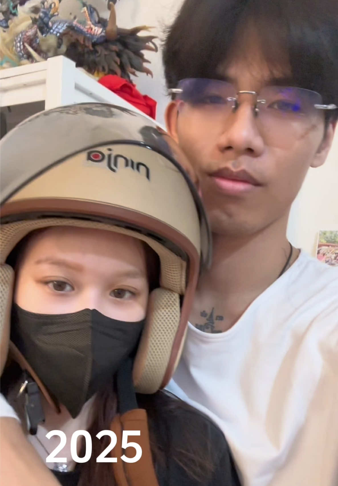 A post by @jue0726_ on TikTok caption: 如果差距到50年那一定很酷吧 @NiNi @品崴 #NiNi與品崴 #情侶 