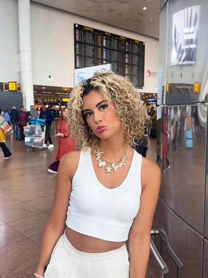 A post by @imthekingjunior on TikTok caption: Toujours ça ! Place au vacances maintenant 👻: imthekingjunior @Zoe Brunet 