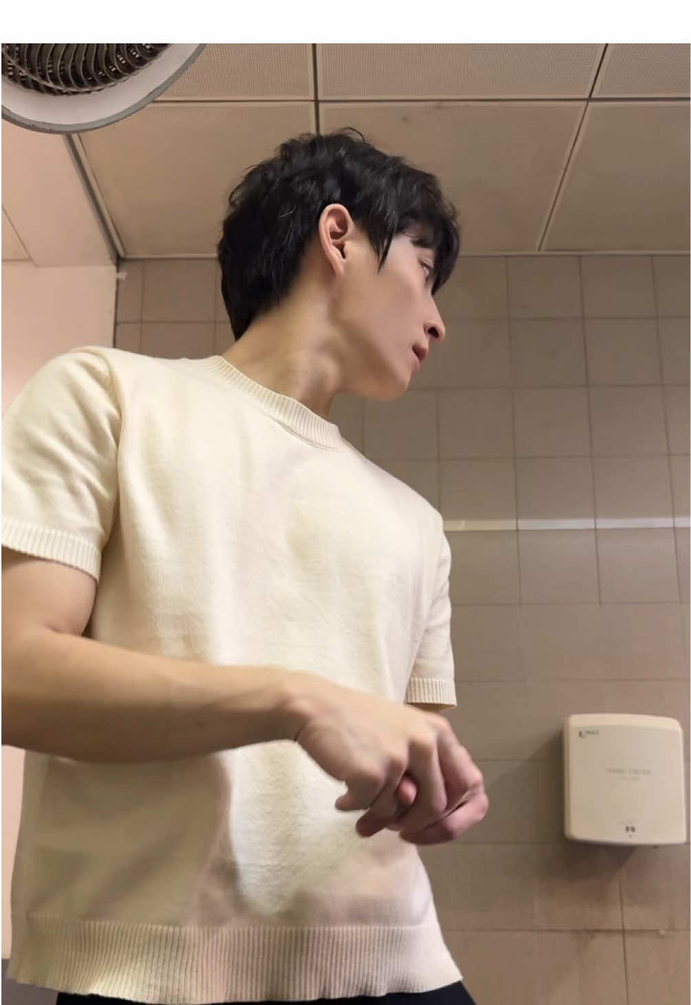 A post by @egukin0 on TikTok caption: Draft#Faminz #live 